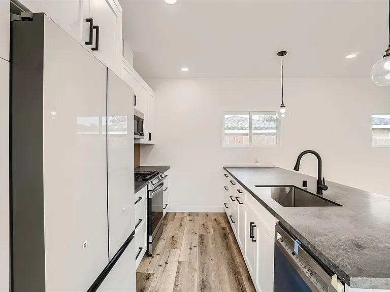 6264 Stewart St — Photo 4