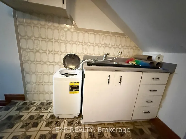 759 Gerrard St E #2 — Photo 9