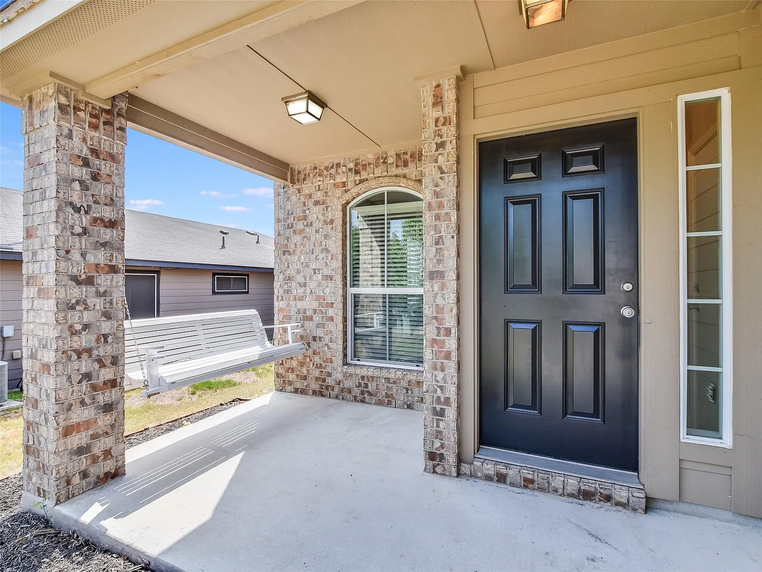 3 bed, 2.0 bath, 1190 sqft, $1,700 — Photo 3