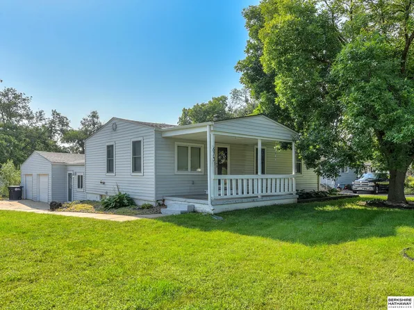 673 N 85th St, Omaha, NE 68114