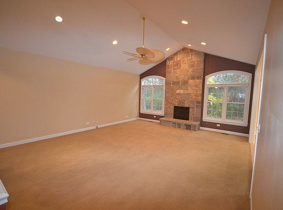 4th image of 592 Oxford Ln
