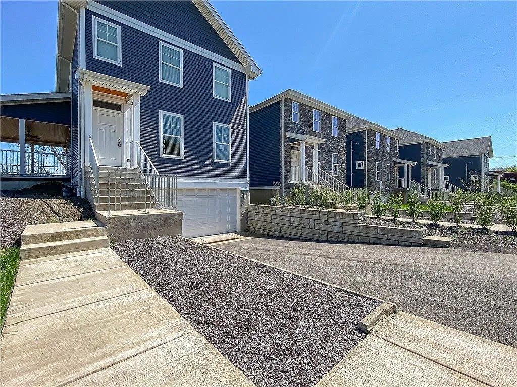 3 bed, 3.5 bath, $3,195 — Photo 1