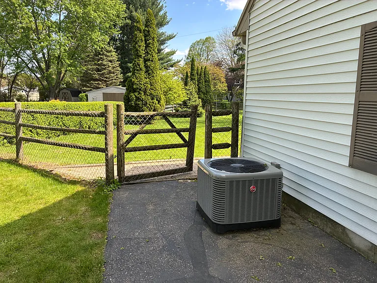 85 S Huron Dr — Photo 17