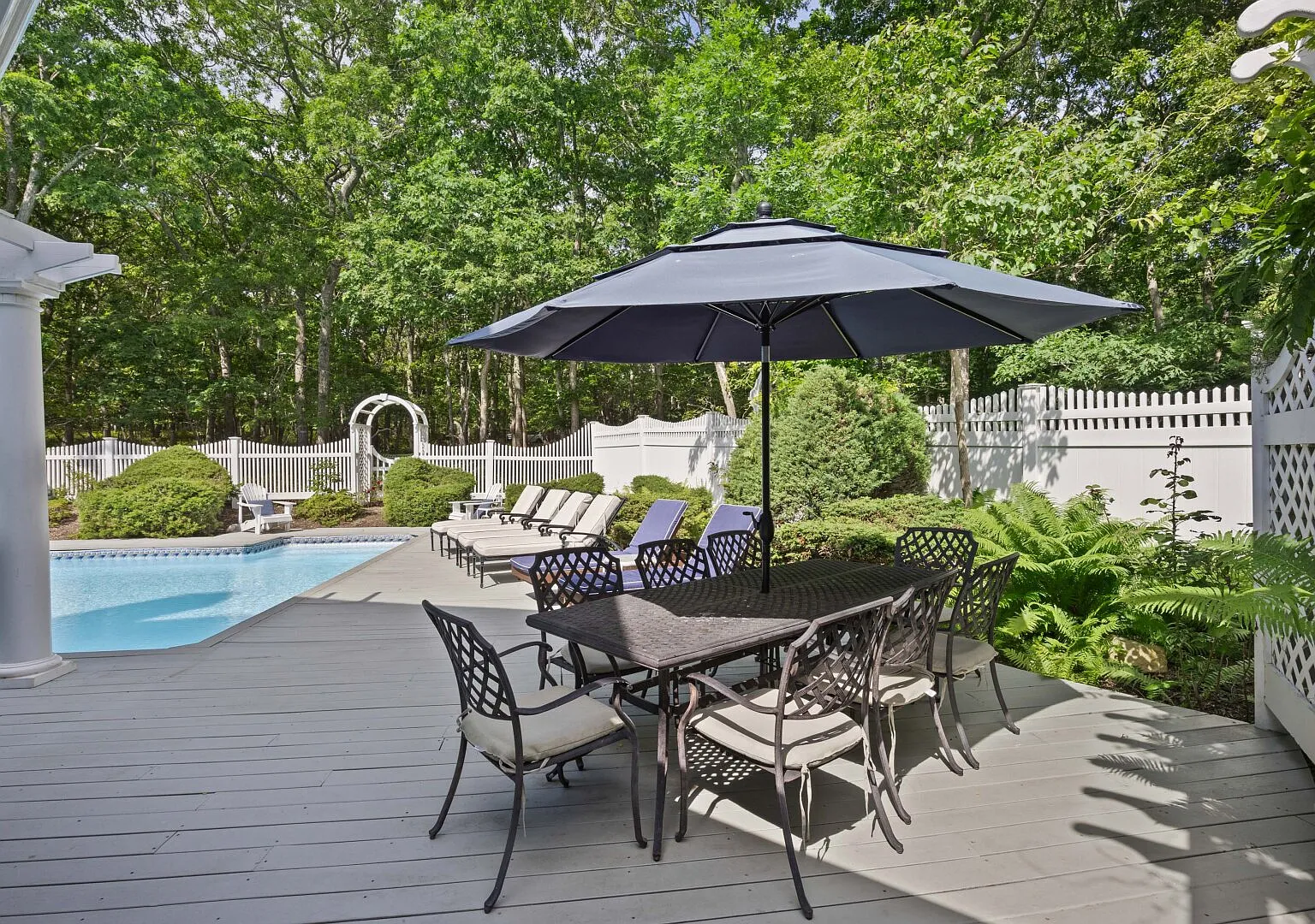 Expansive East Hampton Home with Amazing Outdoor Amenities — Photo 4