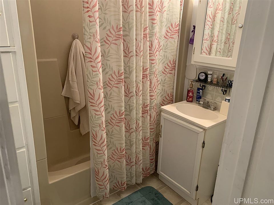 2nd image of 624 E D St