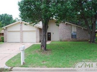 2502 Highgate Dr, Arlington, TX 76016