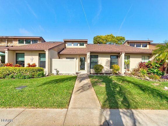 2nd image of 1252 Charter Oaks Cir