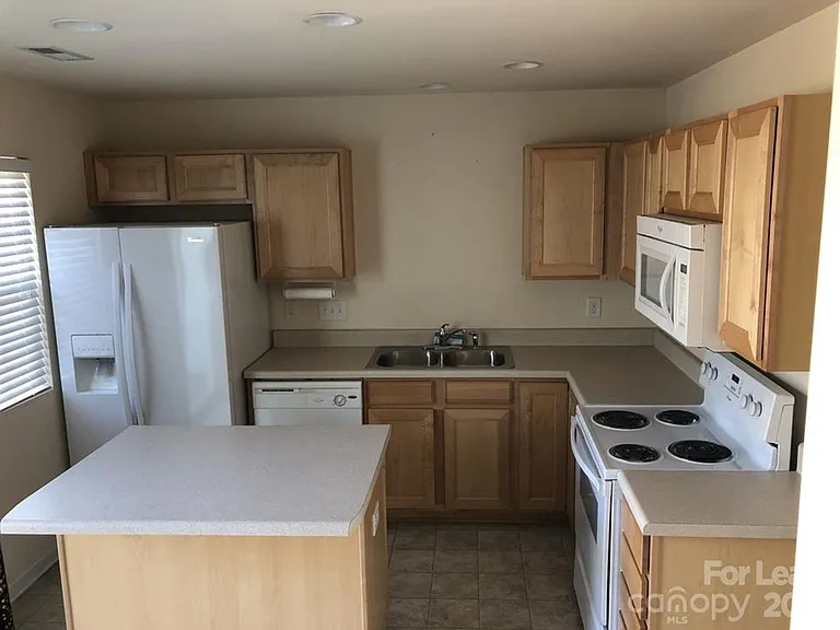 11138 Derryrush Dr — Photo 4