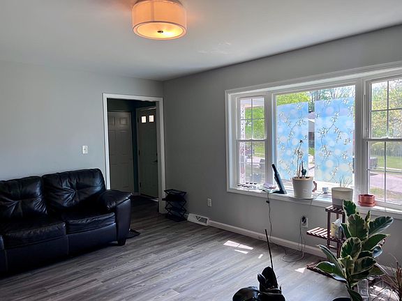 4th image of 2424 Whitewood Ln