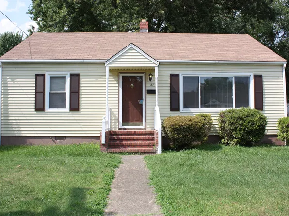 27 Clayton Dr, Hampton, VA 23669