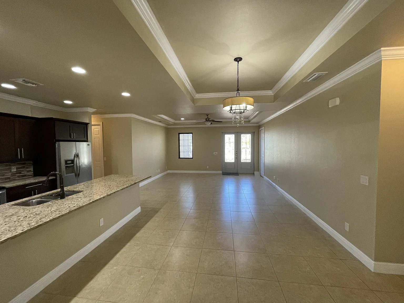 3 bed, 1984 sqft, $2,200 — Photo 3