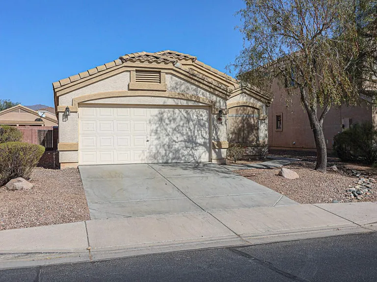 23928 W Desert Bloom St — Photo 4