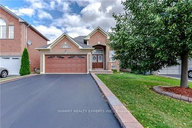 23 Bissell Dr N