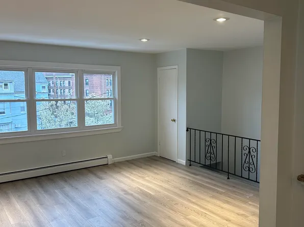 10 West Grand Street image 6 of 13