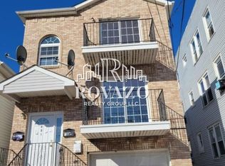 921 Hunterdon St #3, Newark, NJ 07112