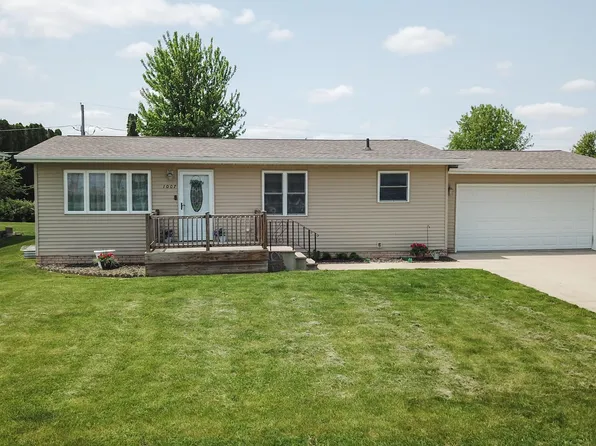 1007 Pleasant Dr, Parkersburg, IA 50665