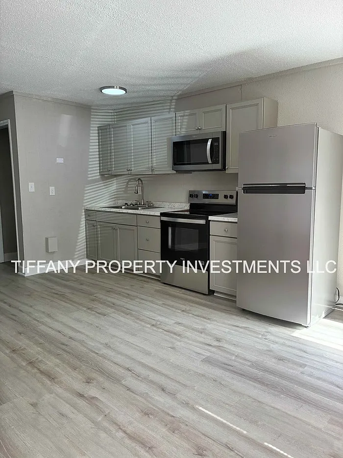 2 bed, 1.0 bath, $915 — Photo 1