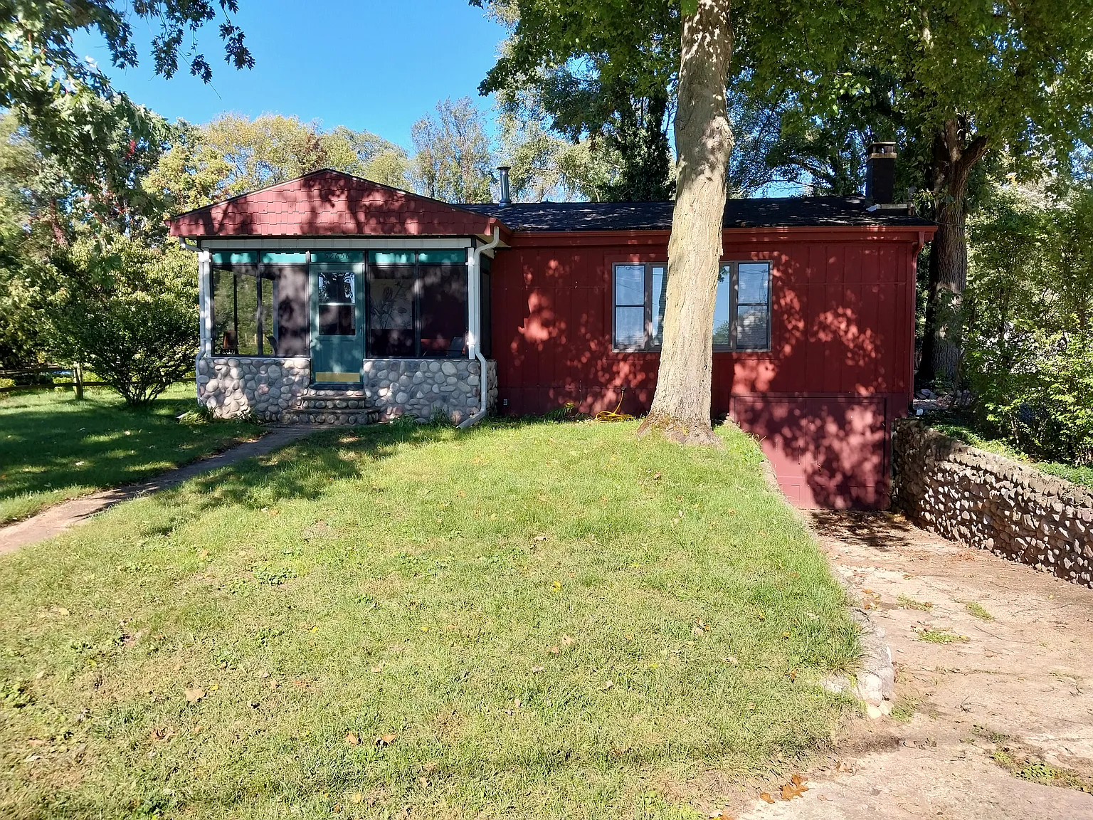 52656 Lakeshore Dr — Photo 1