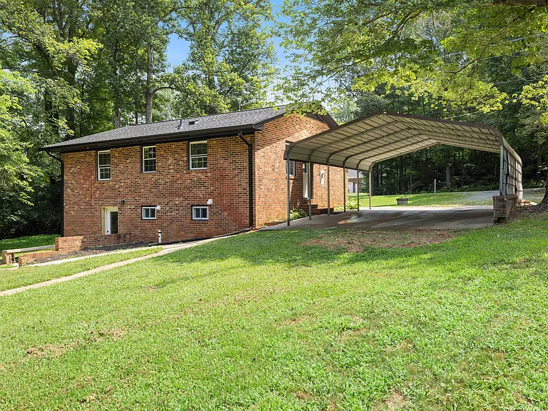 437 Woodsdale Rd — Photo 34