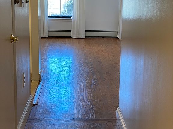 5th image of 454 Carlton Ave