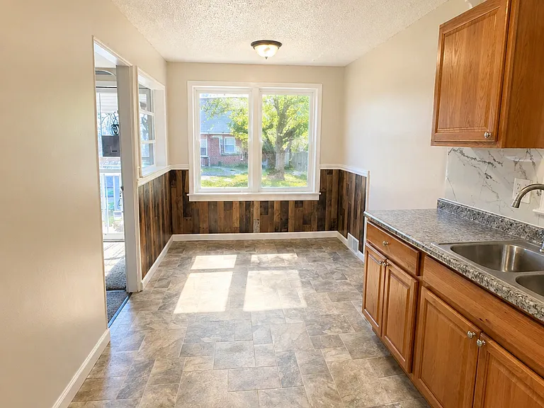 16107 Manning St — Photo 4
