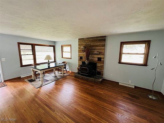 3rd image of 820 Gates Mills Blvd