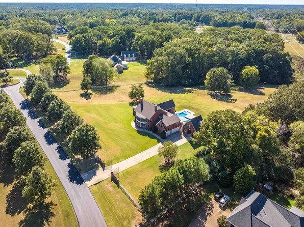 55 Bonne Terre Dr, Eads, TN 38028