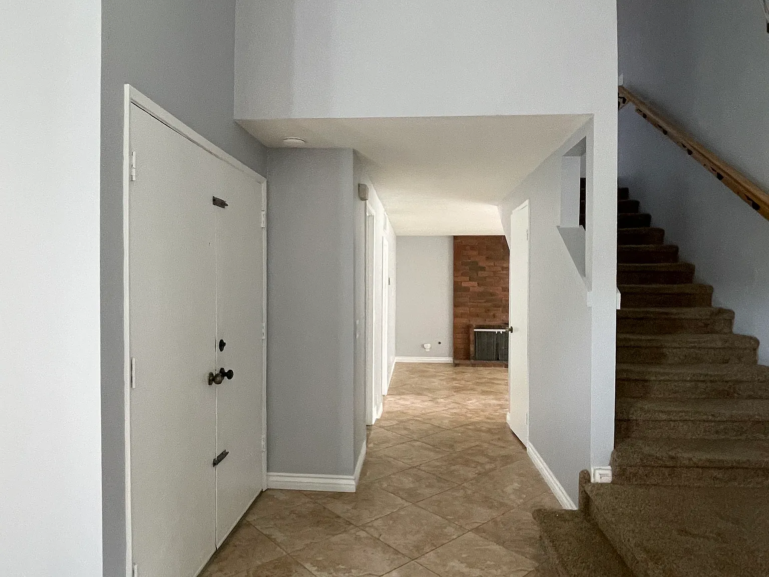 4 bed, 2.5 bath, 2162 sqft, $4,200 — Photo 2