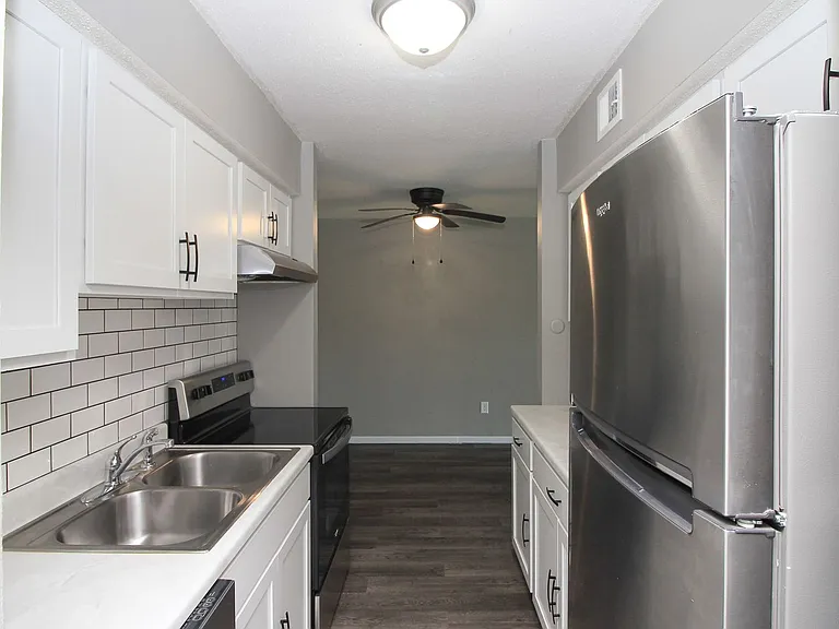 Teak Apartments — Photo 10