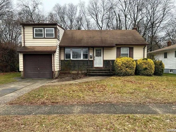 34 Prospect Street, Roosevelt, NY 11575