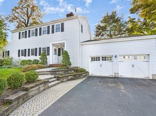 2 Village Cir, Mendham, NJ 07945