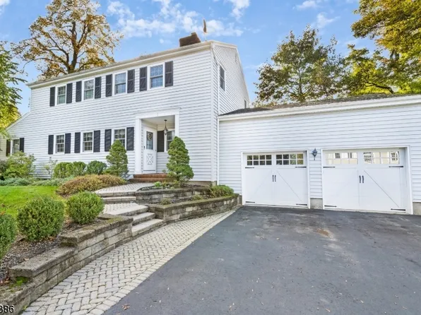 2 Village Cir, Mendham Boro, NJ 07945