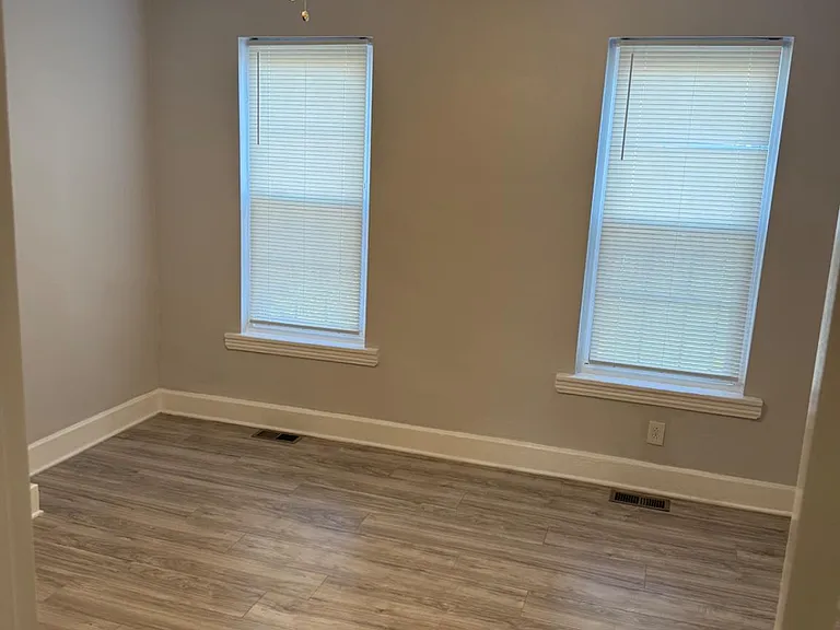 2040 N Darien St — Photo 18