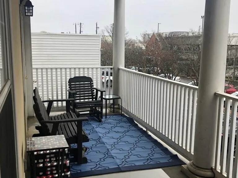 122 N College St — Photo 3