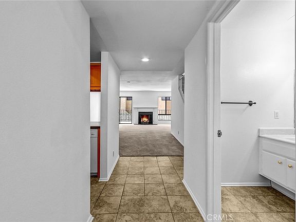 3rd image of 557 E Verdugo Ave APT M
