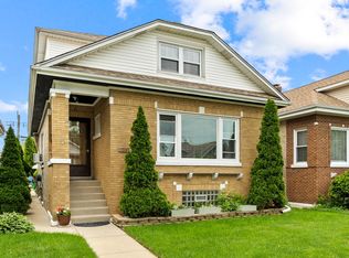 6041 W Waveland Ave, Chicago, IL 60634