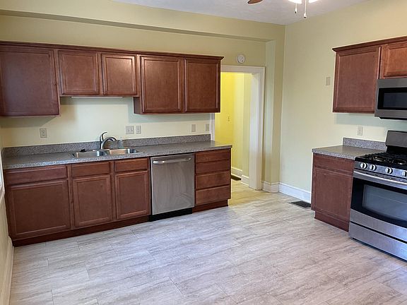 5th image of 1382 Hall Ave