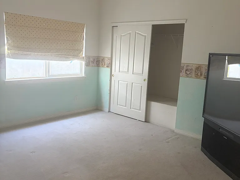 10105 Charissglen Ln — Photo 11