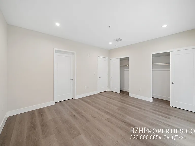 1223 N Hayworth Ave — Photo 24