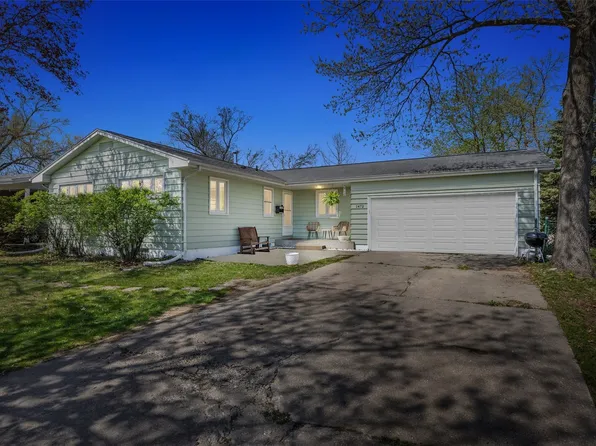 1472 Parkwood Dr SE, Cedar Rapids, IA 52403