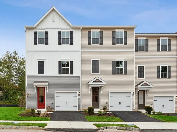 56 Basswood St, Berlin, NJ 08009