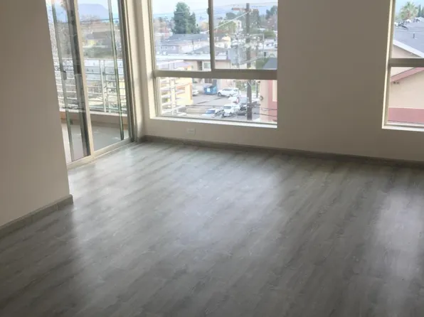 12037 Hart St, North Hollywood, CA 91605