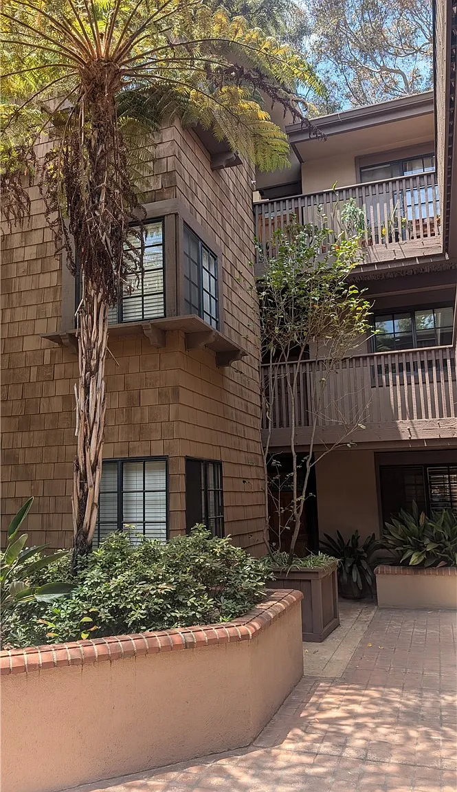 1 bed, 703 sqft, $3,100 — Photo 2