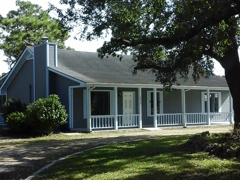 2626 Oak St — Photo 1