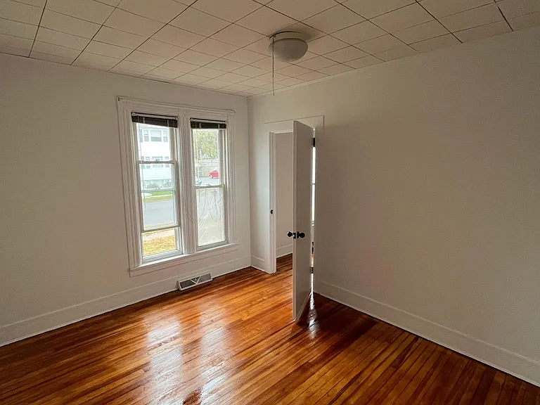 3 Conlon St #1 — Photo 4