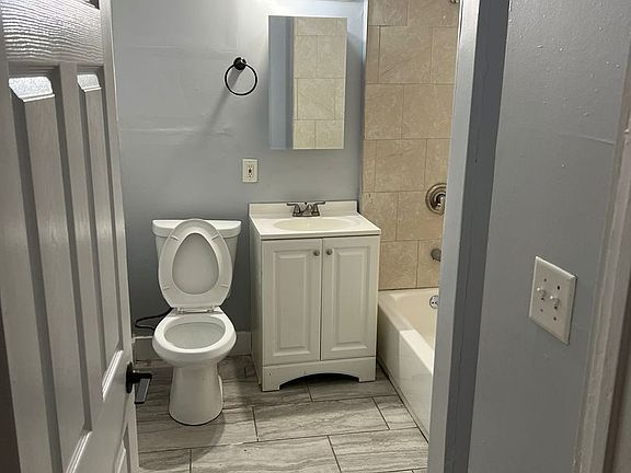 3rd image of 705 Orchard St Floor 1