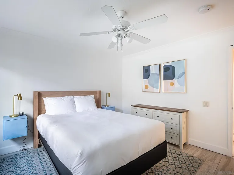 8529 Villa La Jolla Dr #E — Photo 11
