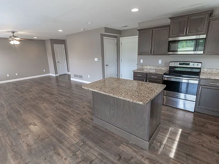 2807 Amberwood Ct — Photo 9