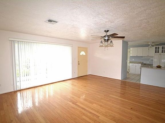 3rd image of 2420 Cambridge Dr