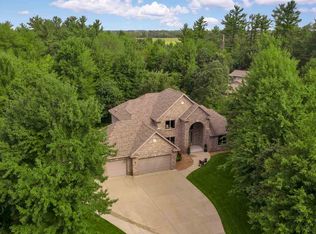 190 Black Forest Ln, Plover, WI 54467
